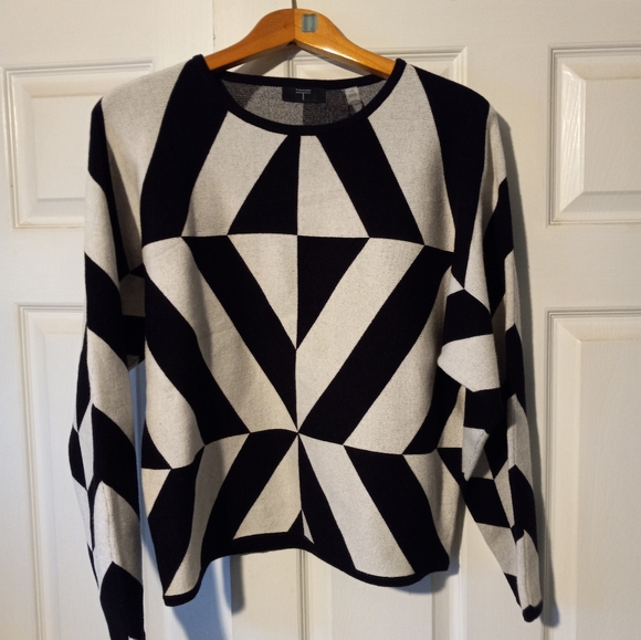 Tamar colorblock sweater. - Picture 2 of 4